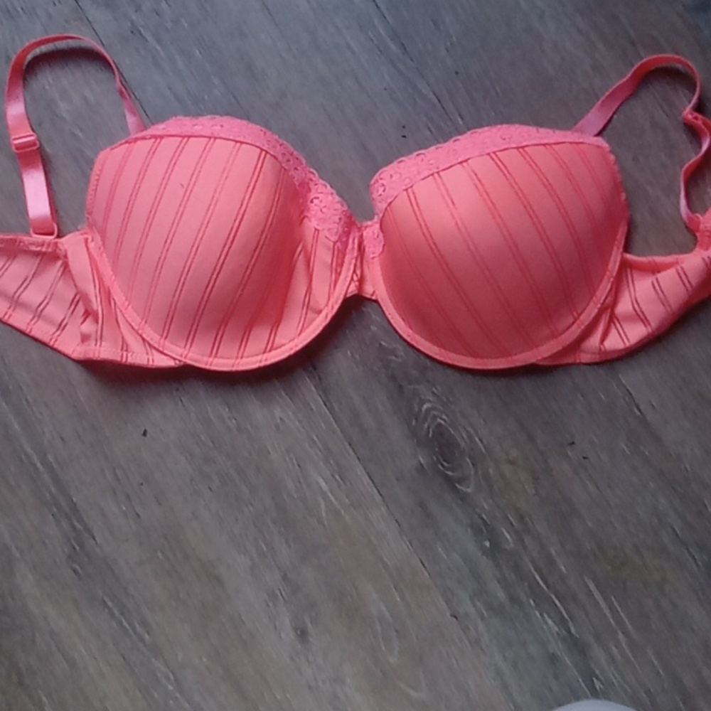 Body embrace 38 D bra